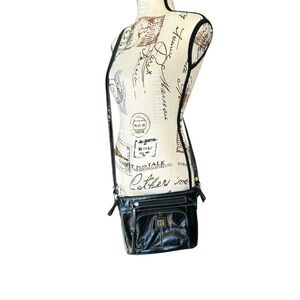Giani Bernini black leather purse crossbody or shoulder 9”x7”x2”